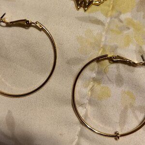BASIC HOOP EARRINGSfinal price please cant afford any more discounts, struggling
